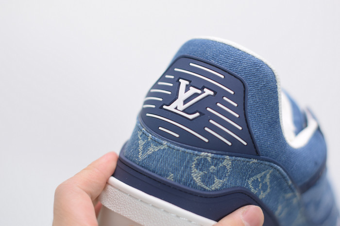 B00B7 Loui Vuitto FRONTROW SNEAKER LOW