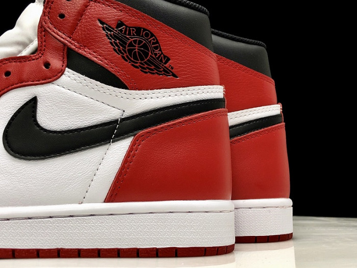 Air Jordan 1 Retro High OG "Chicago" 555088-101